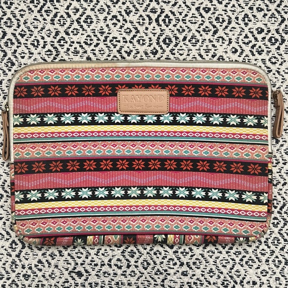 Pink and multi-coloured laptop case - Picture 1 of 4